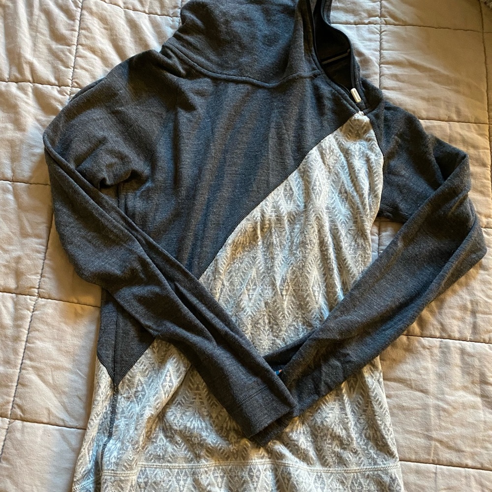 Smart wool medium base layer pull over.